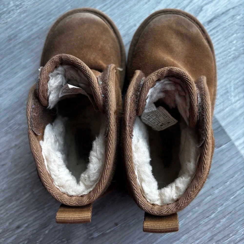 Kids UGG Brown Suede Sheepskin Lined Booties Toddler‎ Infant Size 9 - Picture 8 of 9
